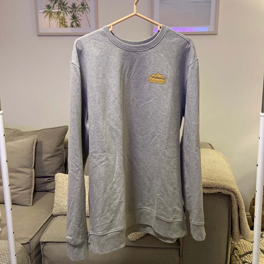 Patagonia Men’s crew neck sweatshirt. Gray. Size XL